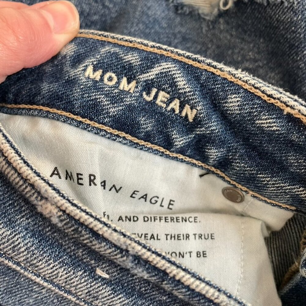 AMERICAN EAGLE AE Stretch Ripped Mom Jean Acid Wash High Waisted Cropped 0 LONG - Picture 7 of 16
